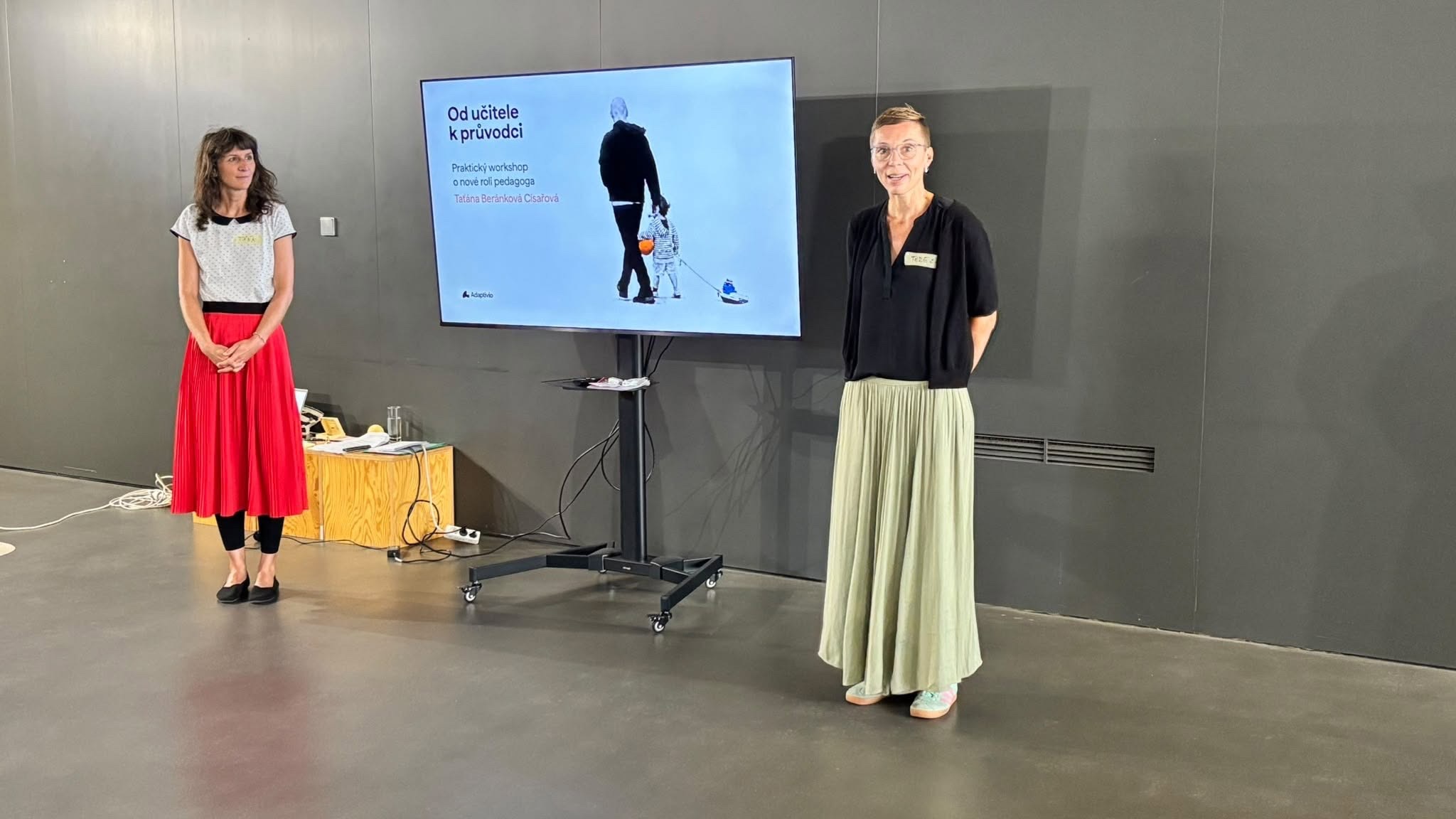 Zahájení workshopu Od učitele k průvodci na EDU Weeku.